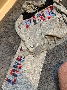 ⭐️VS PINK Grey Floral Logo Zip Hoodie &‎ Sweatpants Set